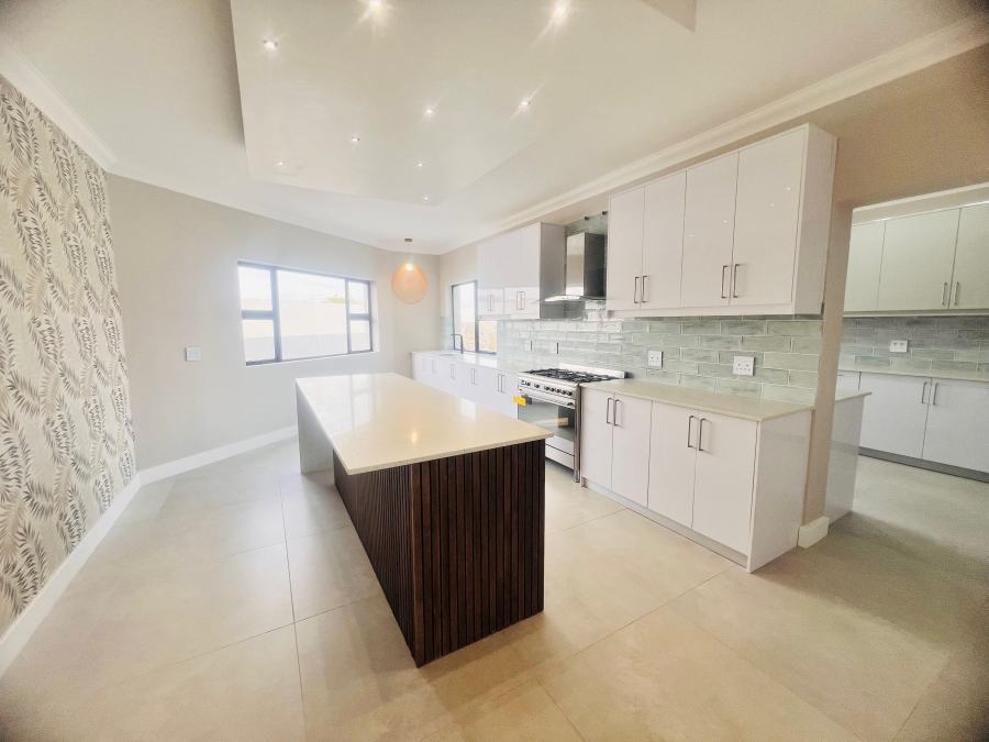 5 Bedroom Property for Sale in Myburgh Park Western Cape